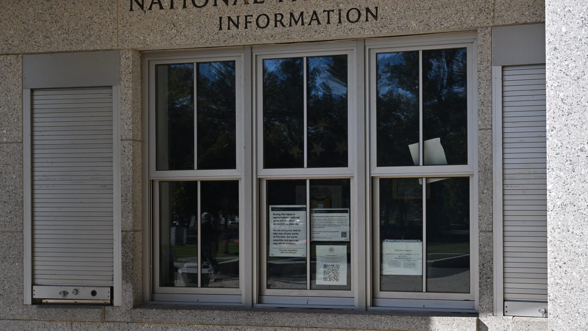 A closed information sign at the WWII Memorial in Washington DC during a lapse in government appropriations