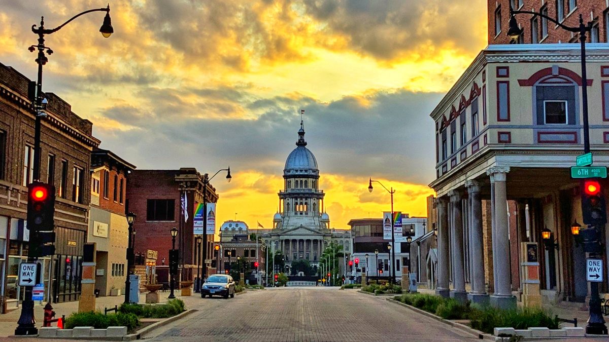 Illinois State Capitol building in Springfield at sunset